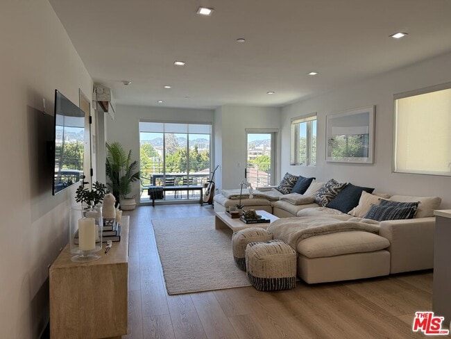 9842 Vidor Dr in Los Angeles, CA - Foto de edificio - Building Photo