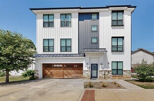 800 S Welch St in Denton, TX - Building Photo