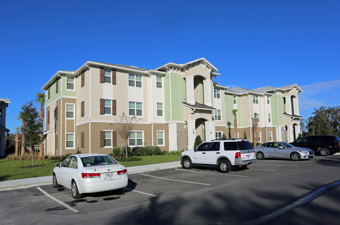 Wellington Park in Apopka, FL - Building Photo