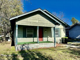804 E 13th St in Ada, OK - Building Photo