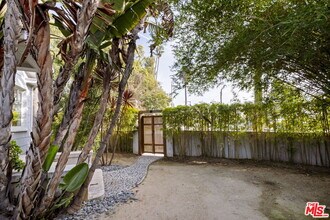 601 Crestmoore Pl in Los Angeles, CA - Building Photo - Building Photo