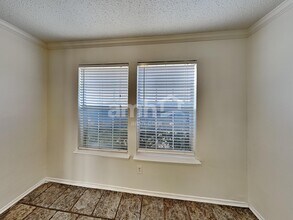 2440 Marimont Ln in Lancaster, TX - Foto de edificio - Building Photo