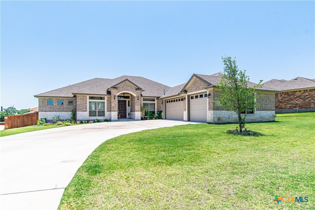 2011 Box Canyon in Nolanville, TX - Building Photo