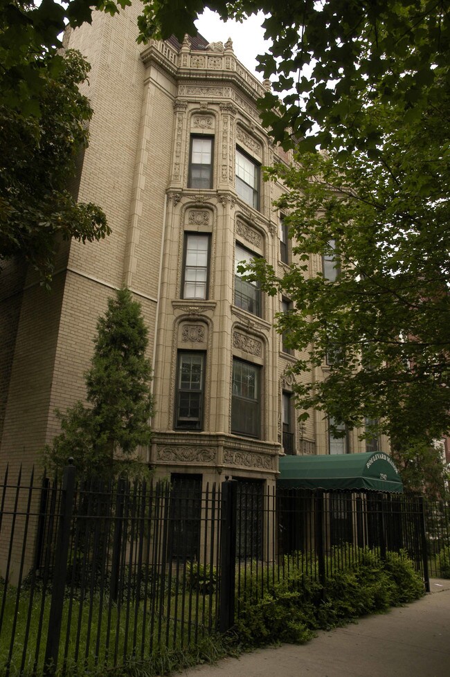 Boulevard Manor in Chicago, IL - Foto de edificio - Building Photo