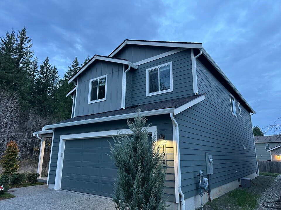 11919 313th Ave SE in Sultan, WA - Foto de edificio