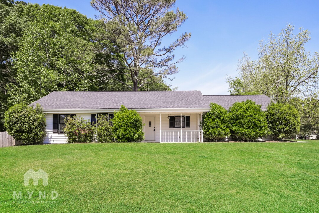608 Creekwood Ct SE in Conyers, GA - Building Photo