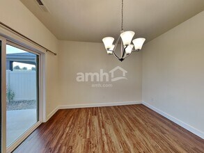 245 E Sicily Dr in Meridian, ID - Building Photo - Building Photo