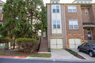 2028 Cobblestone Cir NE in Atlanta, GA - Building Photo