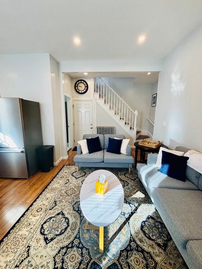 28 Wabon St, Unit 2 in Boston, MA - Foto de edificio - Building Photo