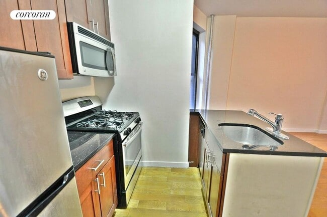 522 W 123rd St in New York, NY - Building Photo - Building Photo
