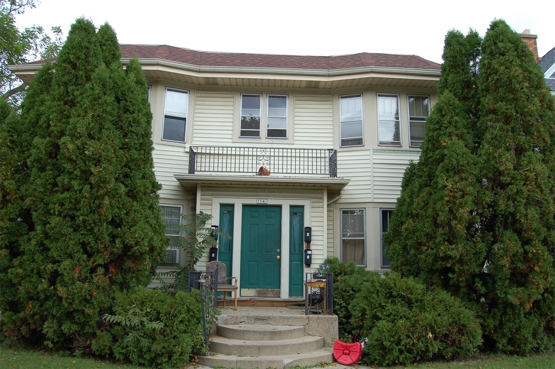 3540 W Linden Pl-Unit -4 in Milwaukee, WI - Foto de edificio