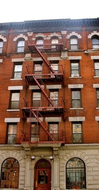 236 E 33rd Street in New York, NY - Foto de edificio - Building Photo