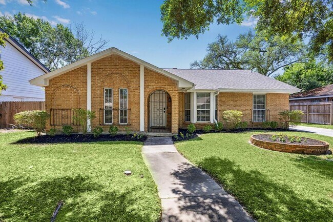 property at 12315 Whittington Ct N