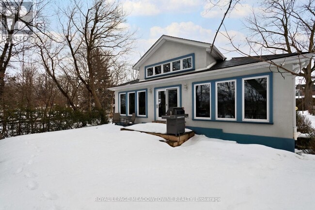 property at 307 Queen St S