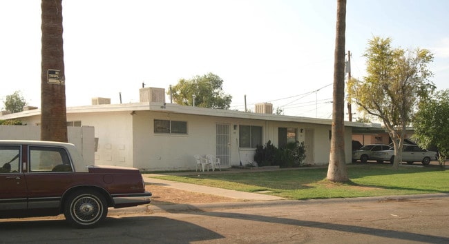 1081 N California St in Chandler, AZ - Foto de edificio - Building Photo