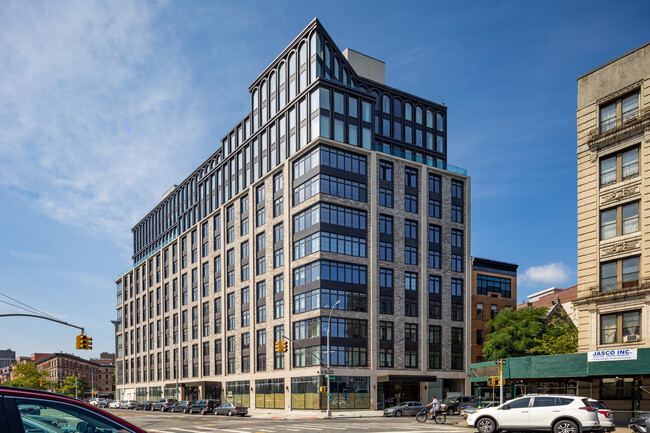 300 W 122nd St in New York, NY - Building Photo - Primary Photo