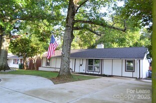 2000 Tyvola Rd in Charlotte, NC - Building Photo