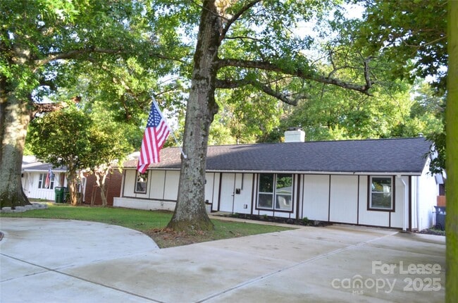 property at 2000 Tyvola Rd