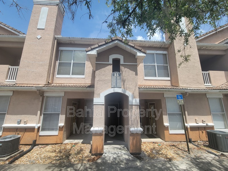 18019 Villa Creek Dr in Tampa, FL - Building Photo