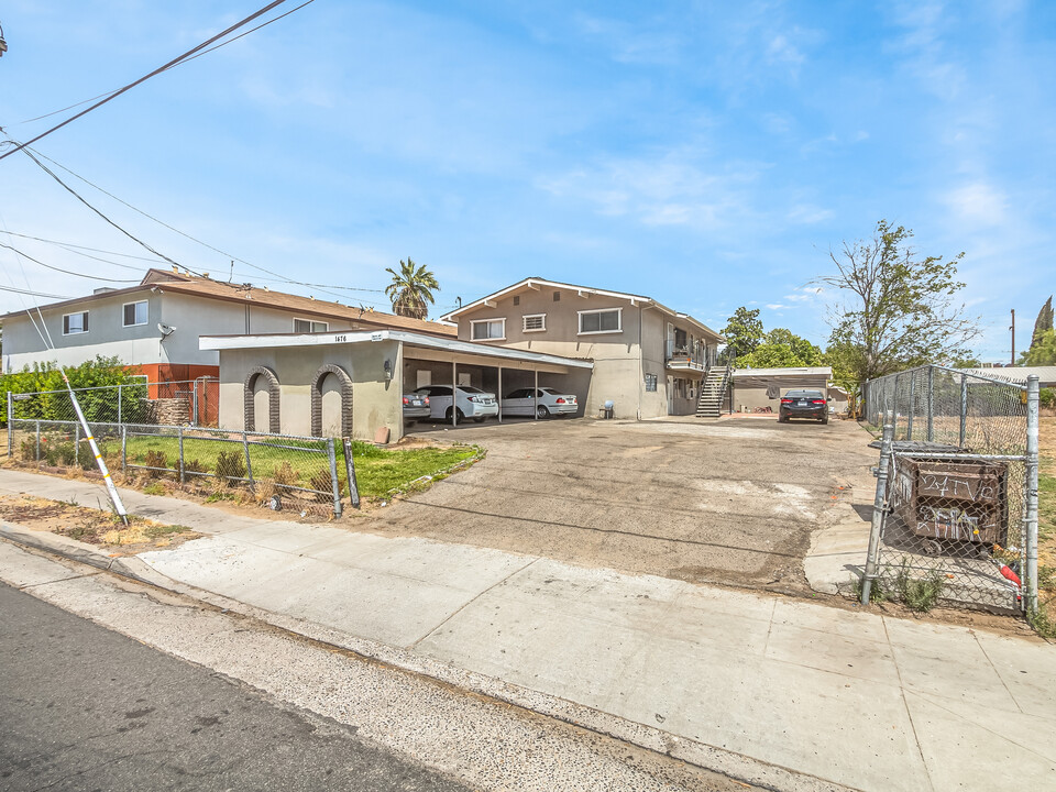 1476 N Cedar Ave in Fresno, CA - Building Photo