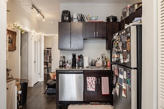 924 W Newport Ave in Chicago, IL - Foto de edificio - Interior Photo