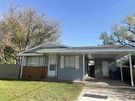 430 NW Mission Blvd in Lawton, OK - Building Photo