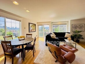 2028 Eastlake Ave E in Seattle, WA - Building Photo - Building Photo