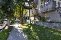 Montecito Gardens in Van Nuys, CA - Foto de edificio - Building Photo