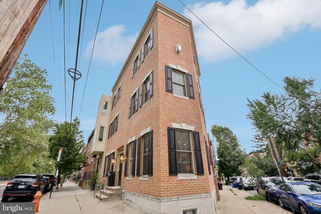 2423 Grays Ferry Ave in Philadelphia, PA - Building Photo - Building Photo