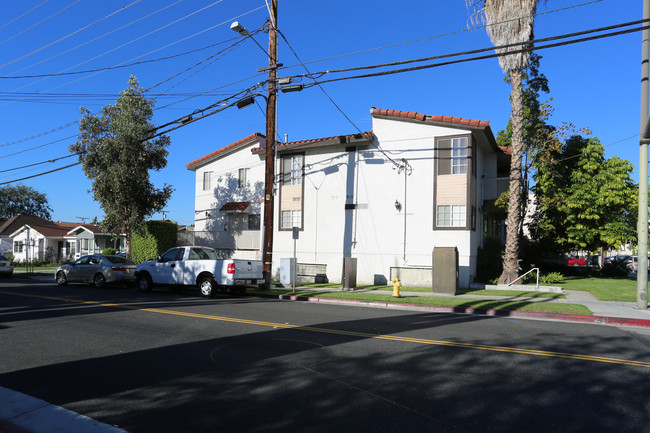 1022 E Wilson Ave in Glendale, CA - Foto de edificio - Building Photo