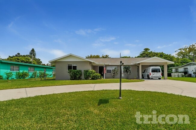 1613 14th St E in Bradenton, FL - Foto de edificio - Building Photo