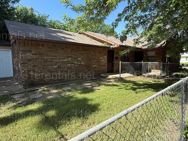 property at 1405 E Zimmerly St