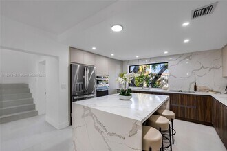 210 NE 107th St in Miami Shores, FL - Building Photo - Building Photo