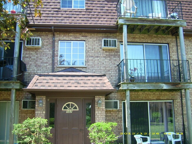 property at 107 E Dundee Rd