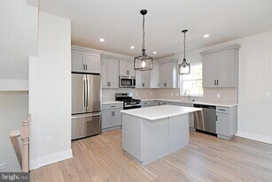 51 E Clymer Ave in Sellersville, PA - Building Photo