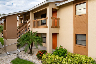 Yachtsman Cove of Riverbend in North Fort Myers, FL - Building Photo - Building Photo