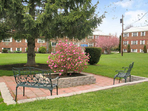 Lion's Gate Apartments in State College, PA - Foto de edificio - Building Photo