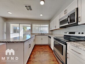 725 W Utopia Rd in Phoenix, AZ - Building Photo - Building Photo