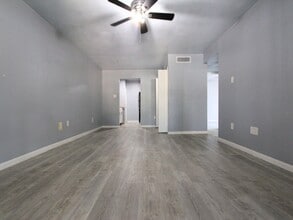 260 El Dorado Blvd in Webster, TX - Building Photo - Building Photo