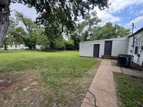 442 Mueller Ave in Ferguson, MO - Building Photo - Building Photo