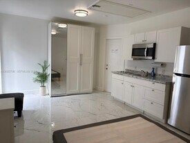 2347 NW 107th Ave in Sunrise, FL - Building Photo