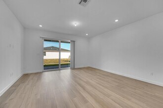 6436 Seabright Ter in Fort Pierce, FL - Foto de edificio - Building Photo