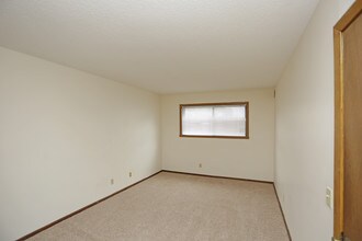 Overlook on 100 in Minneapolis, MN - Building Photo - Interior Photo