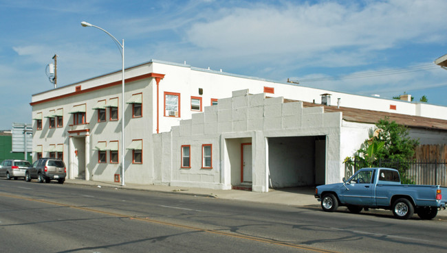 1105-1115 E Divisadero St in Fresno, CA - Foto de edificio - Building Photo