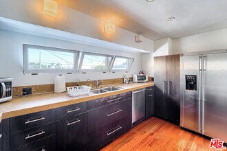 109 Dudley Ave in Los Angeles, CA - Building Photo - Building Photo