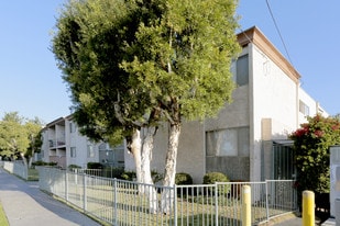 Gables East in North Hills, CA - Building Photo
