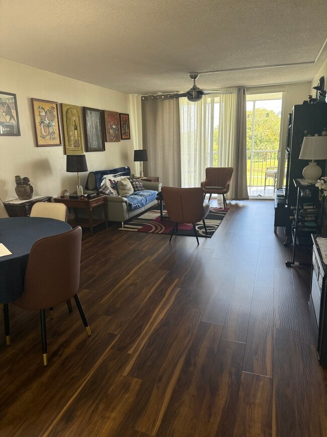 property at 2901 S Palm Aire Dr