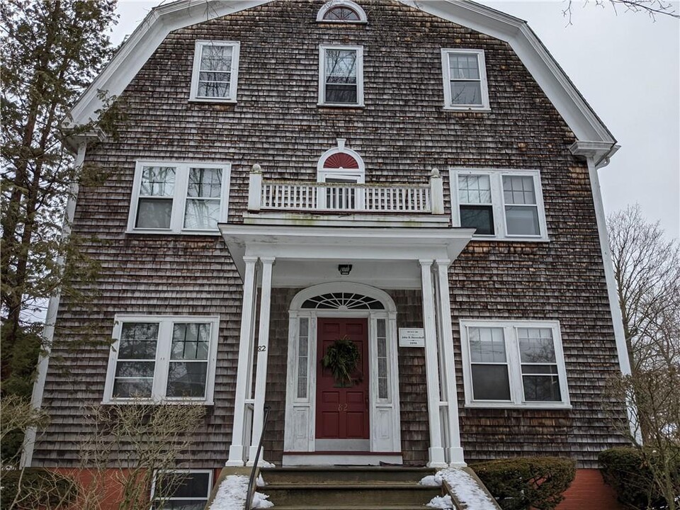 82 High St in Bristol, RI - Foto de edificio