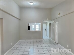 835 Stonybrook Cir in Port Orange, FL - Foto de edificio - Building Photo