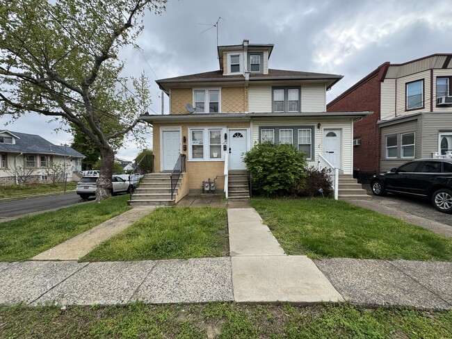 171 Lewis Ave, Unit B in East Lansdowne, PA - Building Photo - Building Photo